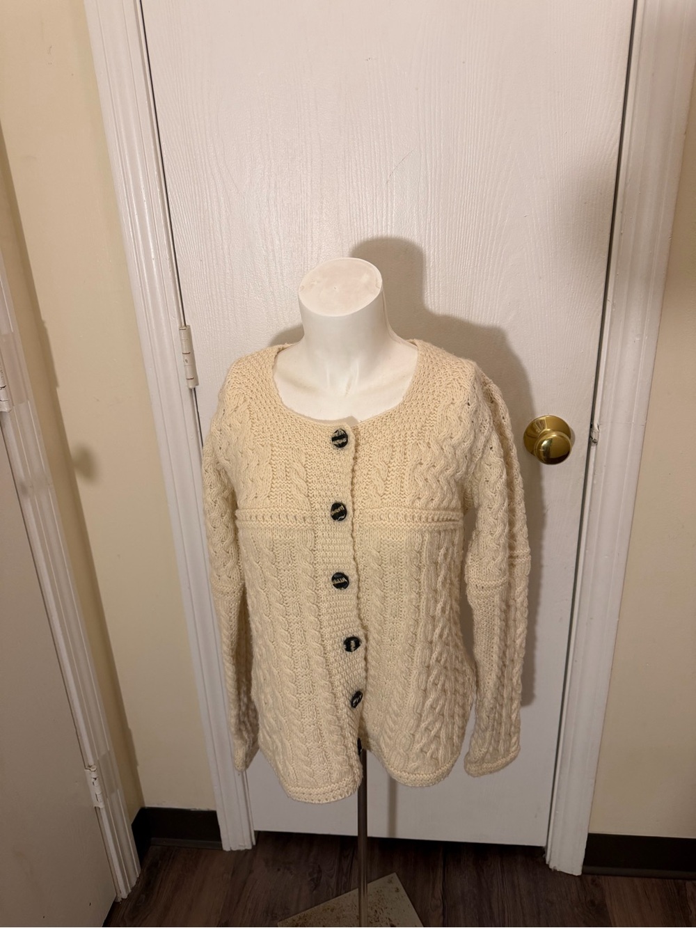 Carraig Donn Cardigan Womens M Cream Pure New Wool Cable Knit Ireland Fisherman